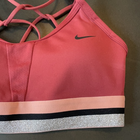Nike sports bra size small - Picture 3 of 3